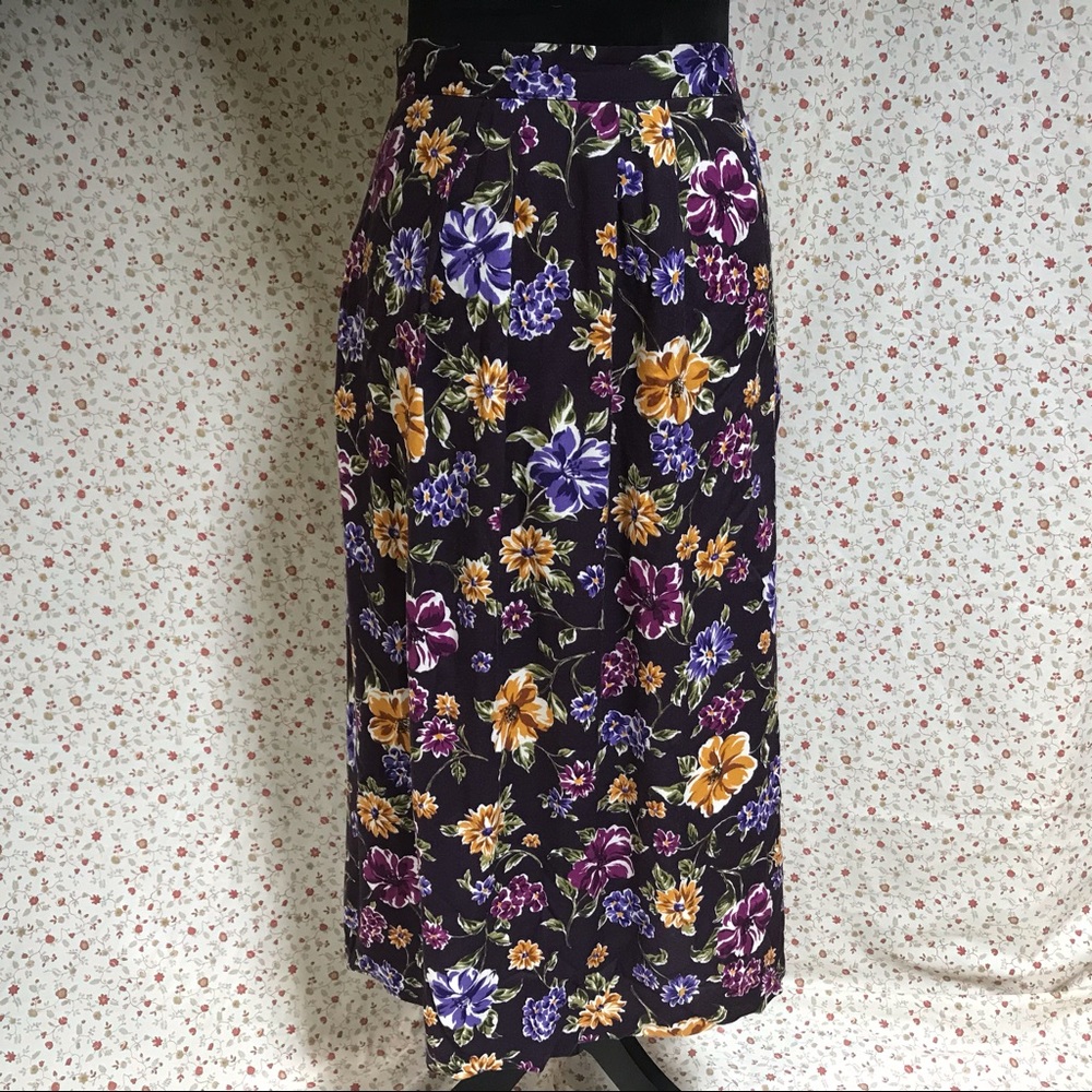 *Vintage* skirt colorful floral print and pockets.